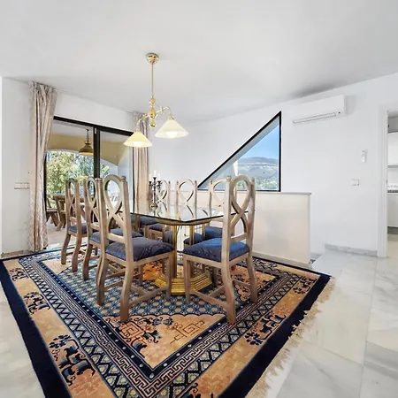 Charming Andalusian Style In Nueva Andalucia マルベーリャ