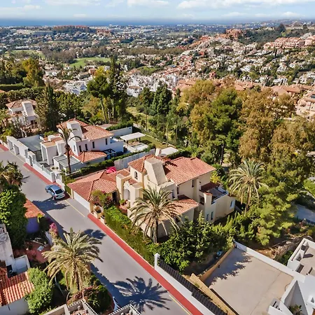 Charming Andalusian Style In Nueva Andalucia マルベーリャ