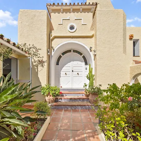 Charming Andalusian Style In Nueva Andalucia Вилла *