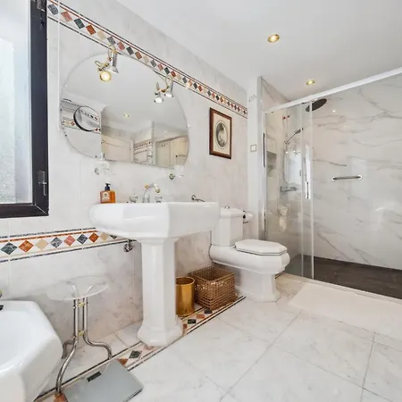 Villa Charming Andalusian Style In Nueva Andalucia